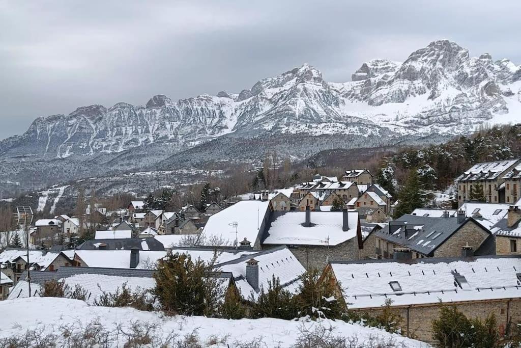 エル・プエヨ・デ・ハカAtico En Pleno Pirineoアパートメント エクステリア 写真