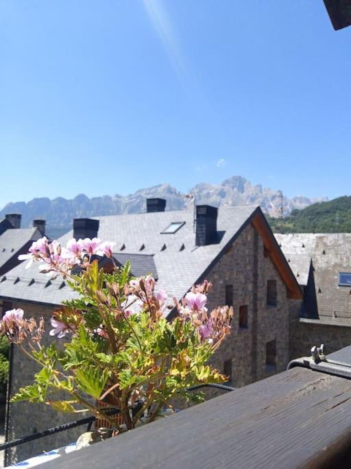 エル・プエヨ・デ・ハカAtico En Pleno Pirineoアパートメント エクステリア 写真