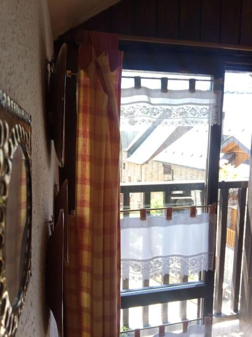 エル・プエヨ・デ・ハカAtico En Pleno Pirineoアパートメント エクステリア 写真